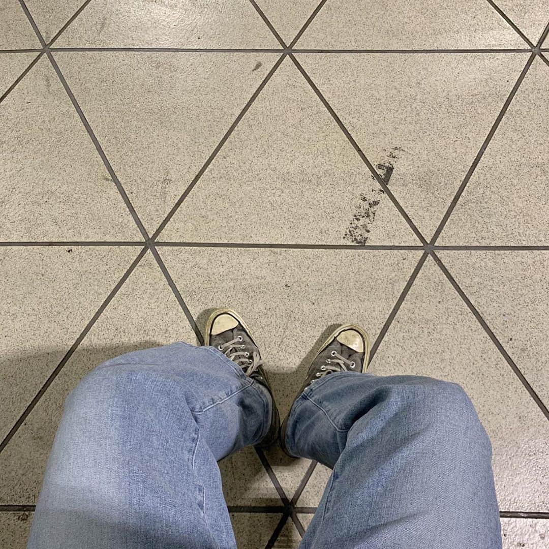 よしかわなみのインスタグラム：「_ ㅤㅤㅤㅤ 久しぶりにCT0履いたけど、安心するなぁ ㅤㅤㅤㅤㅤㅤㅤㅤㅤㅤㅤㅤㅤ ツアーしてた時めちゃくちゃ履き倒しすぎて、 いい味が出過ぎている、、 ㅤㅤㅤㅤㅤㅤㅤㅤㅤ」