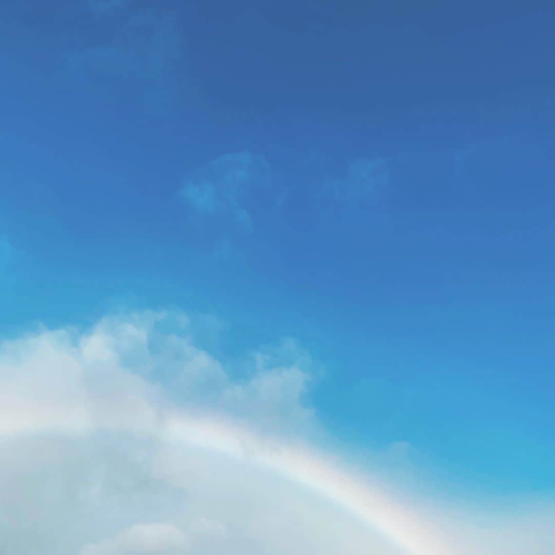 松本慈子さんのインスタグラム写真 - (松本慈子Instagram)「.﻿ 久しぶりに虹見た😊🌈💭﻿ コメント欄でお話しよう〜🗣 ﻿ ﻿ #空 #虹 #sky #rainbow #skylovers #skyblue」10月12日 23時56分 - chikako_1119