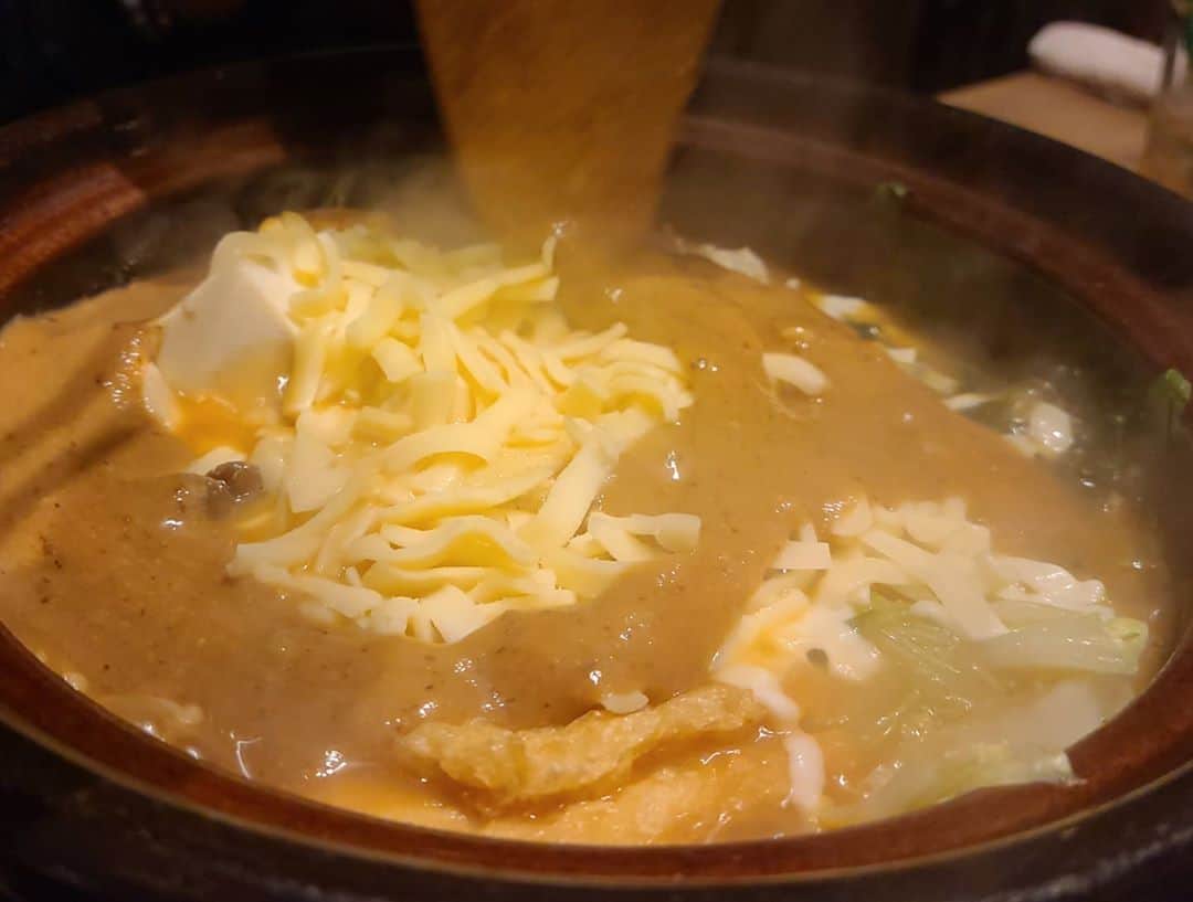 松本康太さんのインスタグラム写真 - (松本康太Instagram)「『名物！自然薯とろろ鍋(鶏つくね味噌チーズ味)』濃厚とろとろで絶品なのです♪  いろんな山芋料理を楽しめるお店(´- `*) パワーアップ！ドゥドゥビィ♪ドゥバァドゥビィ♪  #とろろ #とろろ鍋 #自然薯 #自然薯とろろ鍋 #山芋の多い料理店 #鍋 #麻布十番 #パワーフード #チーズ #cheese #レギュラー松本 #あるある探険隊 #치즈 #茄子 #奶酪 #참마」10月13日 0時04分 - aruarutankentai.matsumoto