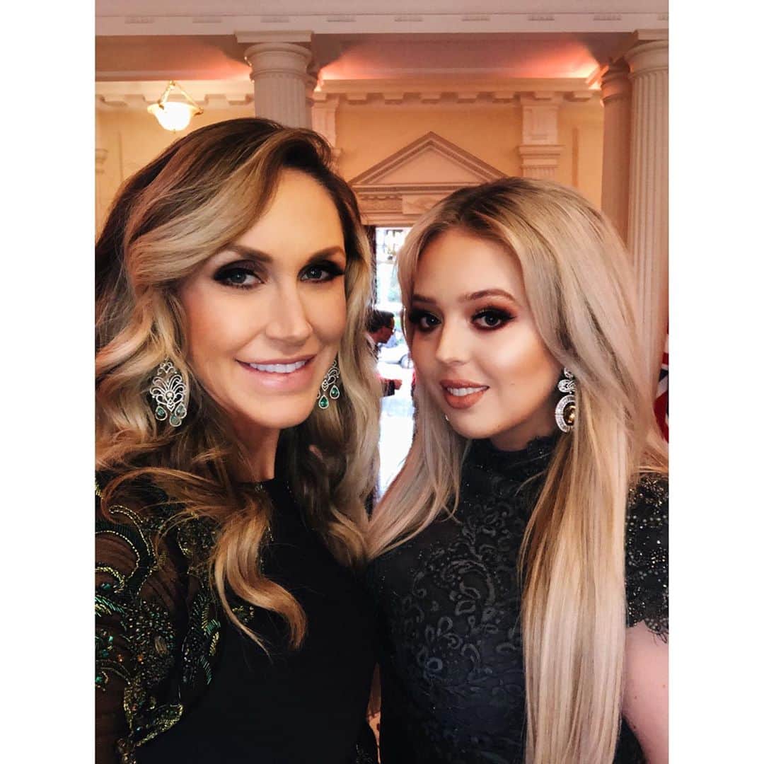 ティファニー・トランプのインスタグラム：「Happy happy birthday to my libra sister ♎︎ I love you so much Lara! ❤️🎈」