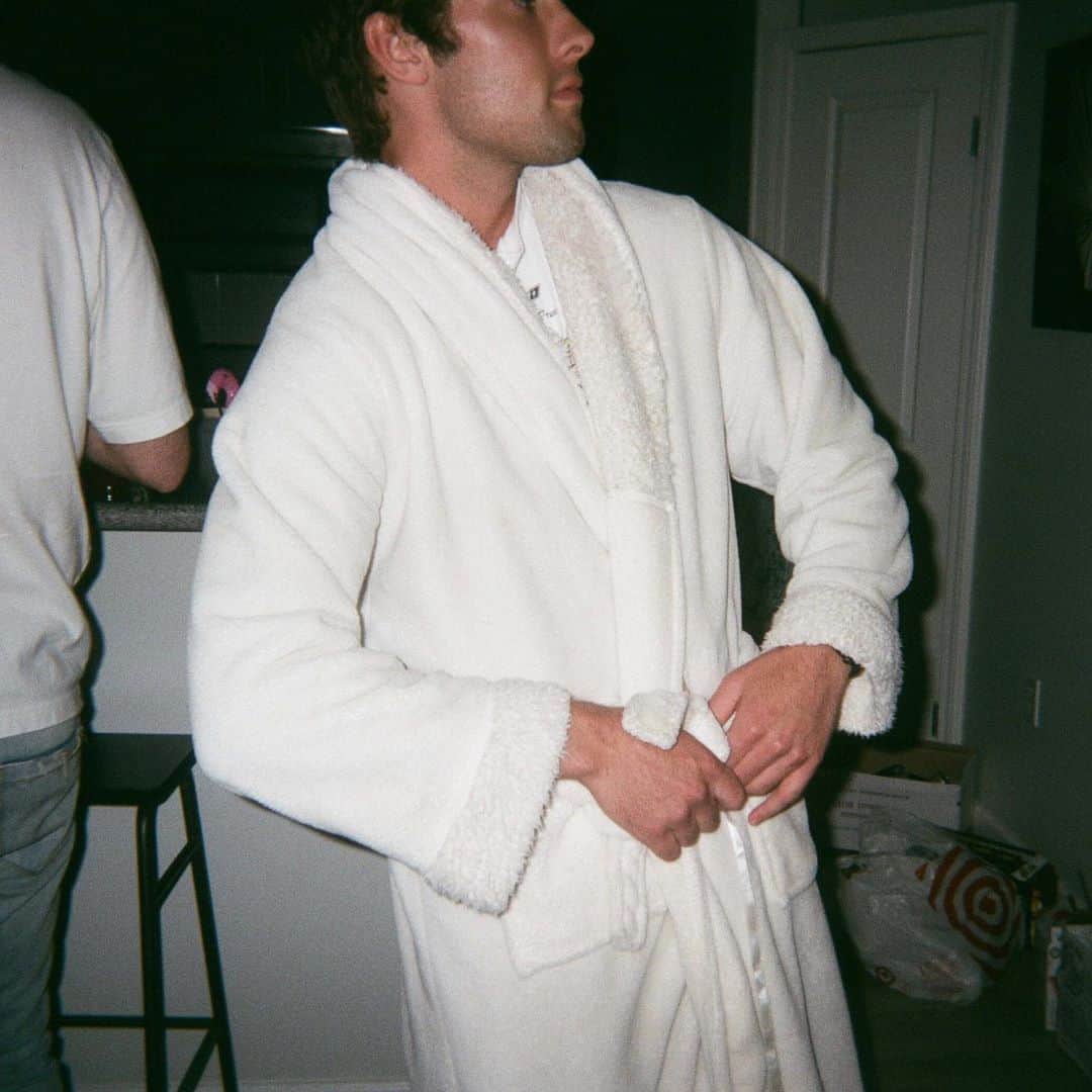 オースティン・ノースのインスタグラム：「fashion. new line droppin soon.」