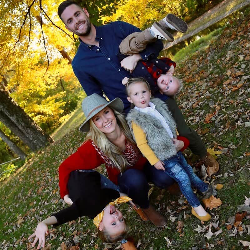 デービッド・ボウディアのインスタグラム：「Oh, how our lives have changed over the last eight years! Happy Anniversary to my love, @brandso - Thank you for being a loving, hard-working, servant-hearted, God-fearing woman!」