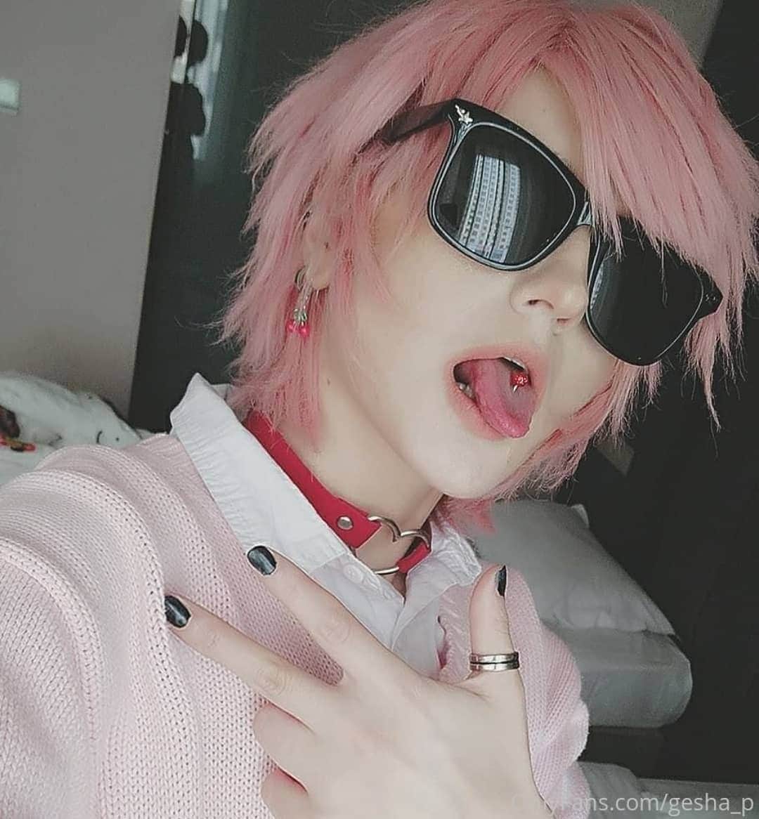 Gesha Petrovichのインスタグラム：「Good evening 😌❤️ How are you?) Wig @geshacos  #yaribu #yarichinbitchclub #yuriayato #cosplay #malecosplay #malemakeup #blackpink」