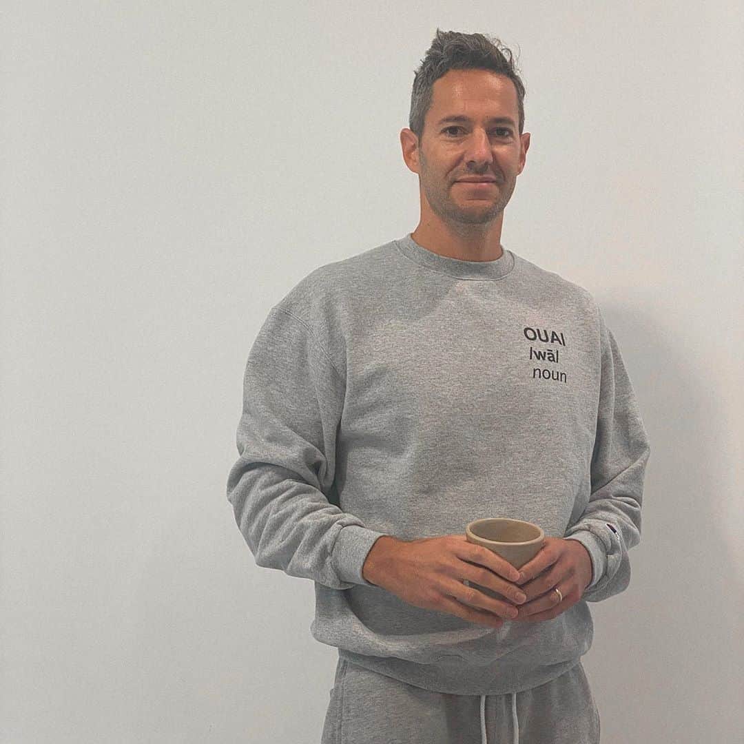 JEN ATKINさんのインスタグラム写真 - (JEN ATKINInstagram)「When you realize you have a fit model at home. 😌 @mrmikerosenthal @theouai  Who still wants to get a @pizzaslime sweatsuit? They keep selling out so fast!」10月13日 0時21分 - jenatkinhair