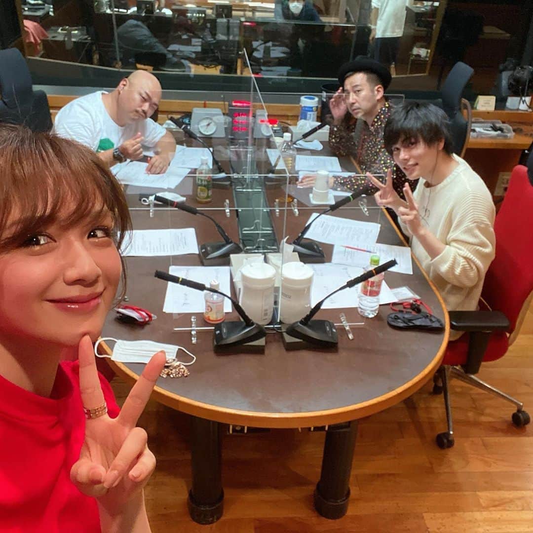 のインスタグラム：「#MBSラジオ #オレたちやってマンデー  コロナでスタジオの人数制限のため、電話出演になっていましたが、今週は半年程ぶりにスタジオ出演😆🙌✨ メンバーやスタッフさんたちに会えて嬉しすぎる〜😆 早くSKE48須田亜香里ちゃんにも会いたいです💕 まだまだ制限があって、また電話出演に戻ると思いますが、 喜びに満ちたトークをぜひ聴いてくださいねー💕  #radio #ラジオ　#オレマン　#毎週月曜25時半から」