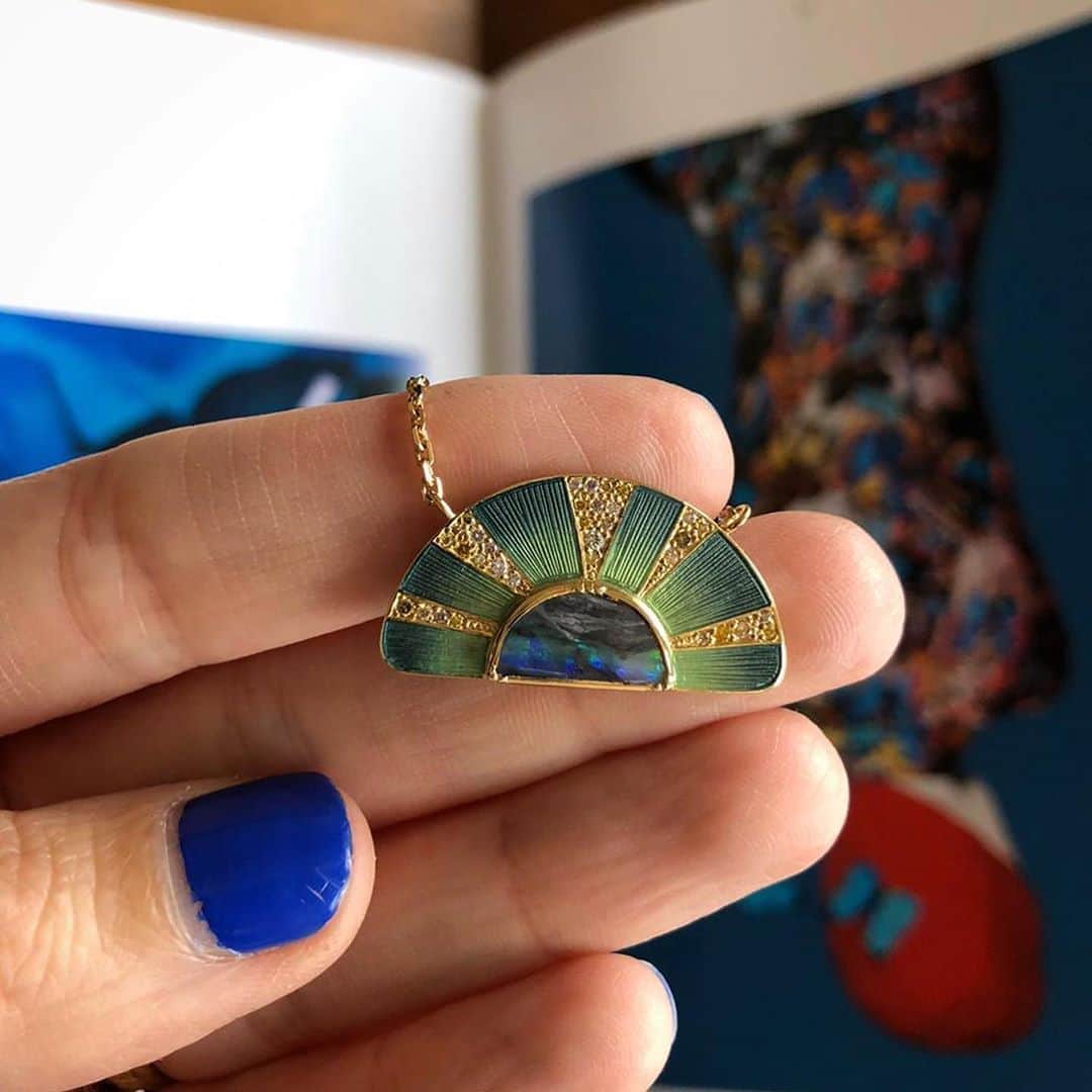 のインスタグラム：「A sunset in the form of diamond  rays and hand engraved/hand enamel details radiating from a one of a kind rainbow colored boulder opal. #sunset #enameljewelry #finecraftsmanship #uniquejewelry #brookegregson 🌅 🌈💕✨」