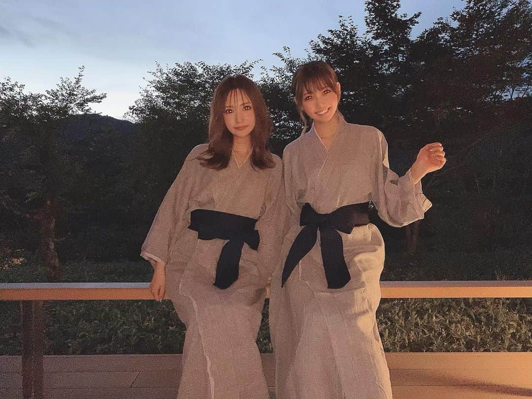 愛咲りりのインスタグラム：「撮ってもらったら下からで勘弁してーって 思ったけど意外とよかった🤣🤣💕 #箱根 #箱根旅行 #温泉 #星野リゾート #星野リゾート界仙石原」