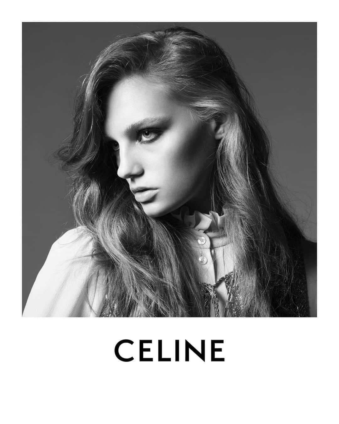 Celineさんのインスタグラム写真 - (CelineInstagram)「CELINE WOMEN WINTER 20 CELINE VANILLA FRILL BLOUSE   COLLECTION AVAILABLE IN STORE AND AT CELINE.COM   FRAN SUMMERS PHOTOGRAPHED BY @HEDISLIMANE IN SAINT-TROPEZ IN MAY 2020   #CELINEBYHEDISLIMANE」10月13日 0時29分 - celine