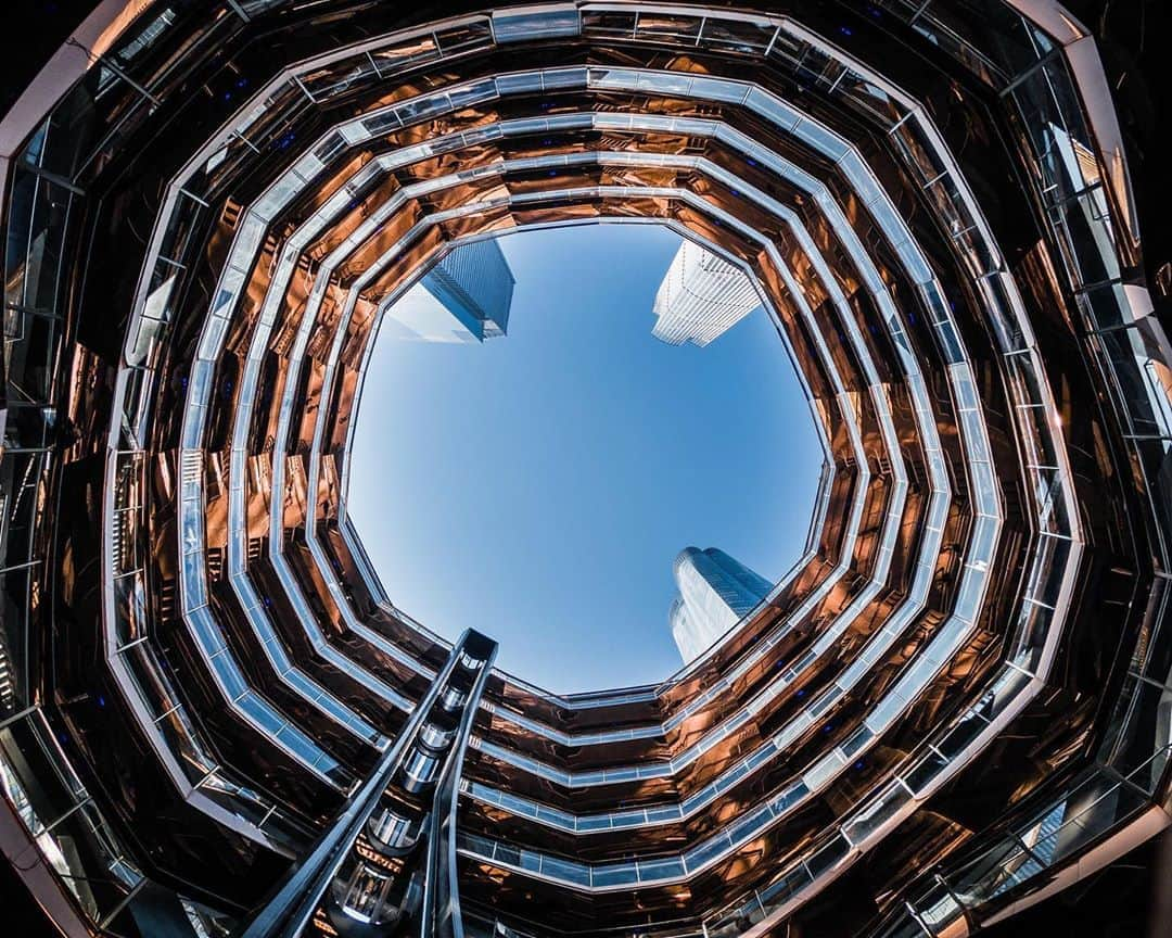 goproさんのインスタグラム写真 - (goproInstagram)「Photo of the Day: View from the heart of the Vessel 💙 @simone_fratoni ⠀⠀⠀⠀⠀⠀⠀⠀⠀ #GoPro #NYC #NewYork #Vessel #Architecture」10月13日 0時30分 - gopro