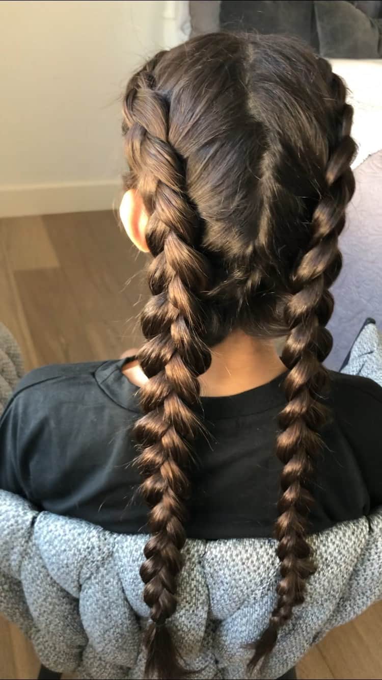 I N S T A B R A I Dのインスタグラム：「Thanks to my sister who volunteered to be my hair model so I could demonstrate how to do this really simple and quick braid! Answering any questions you may have in the comments 😇👇🏼」