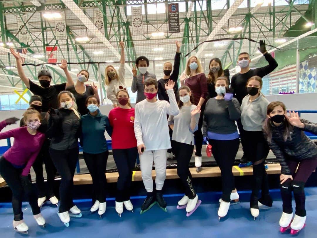 キーラ・コルピのインスタグラム：「Ahh I enjoyed every minute of the “Get Inspired!” workshop yesterday 🌟  Thank you to all participants. You made the experience so uplifting with your energy on and off the ice! I love the feeling of community and togetherness that adult skaters can so effortlessly create 💞  Thank you @sineadskate, @ksushamakarova & @mikishstyle for being such amazing professionals to work with.  Maybe in December we’ll organize another event like this! 😘⛸❄️  #getinspiredworkshop #adultsskatetoo」