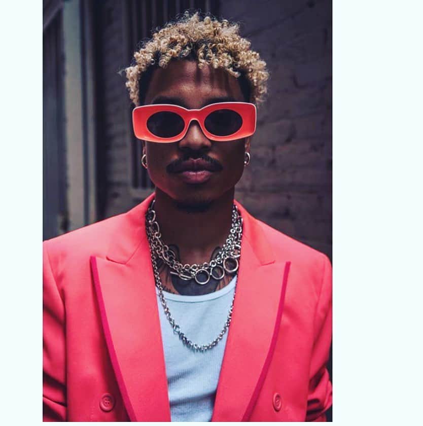 ジェームスロングのインスタグラム：「@jheartvibes styled by @courtneydmays 💓💓💓 @iceberg pink suit 💓💓💓 photo by @amirzing」