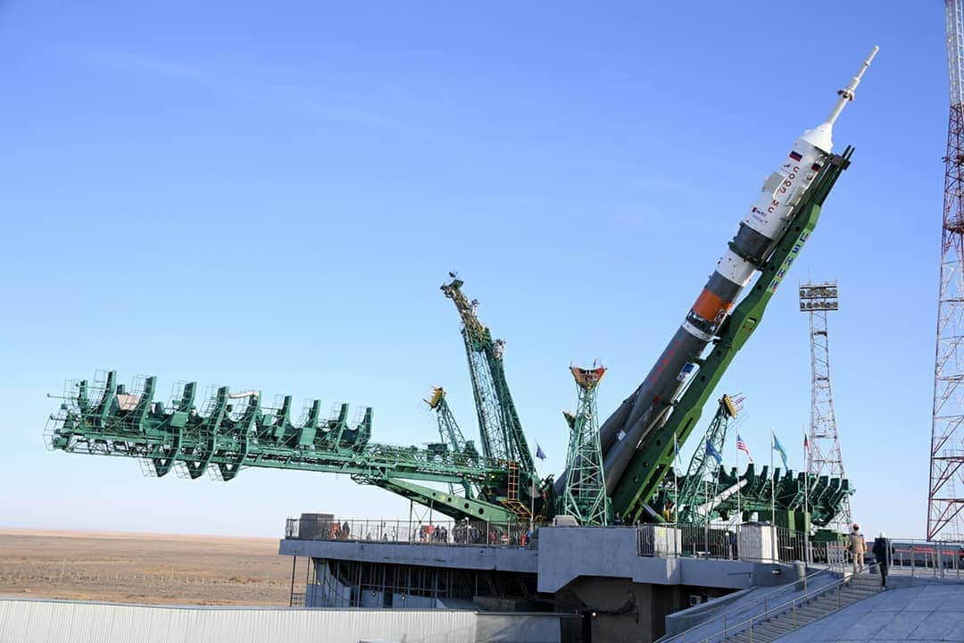 国際宇宙ステーションさんのインスタグラム写真 - (国際宇宙ステーションInstagram)「The Soyuz rocket that will launch three Expedition 64 crewmates to the station on Wednesday rolled out to its launch pad at the Baikonur Cosmodrome in Kazakhstan. #nasa #roscosmos #unitedstates #russia #kazakhstan #soyuz #international #space #station」10月13日 1時03分 - iss