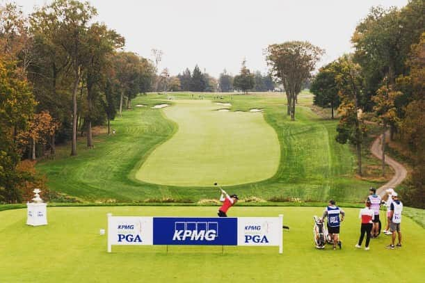 カルロタ・シガンダのインスタグラム：「Muchas Gracias a @kpmgwomenspga por el torneazo de esta semana. Campazo el que hemos jugado, @aroniminkgolfclub!  Contenta con el juego y el día de ayer, acabando top3 💪  Thanks very much to @kpmgwomenspga for putting a world class event and racing the bar yet again. @aroniminkgolfclub was fantastic and I really enjoyed the challenge. Happy with my week and finish yesterday 😊Congratulations to @seiyoungkim_lpga」