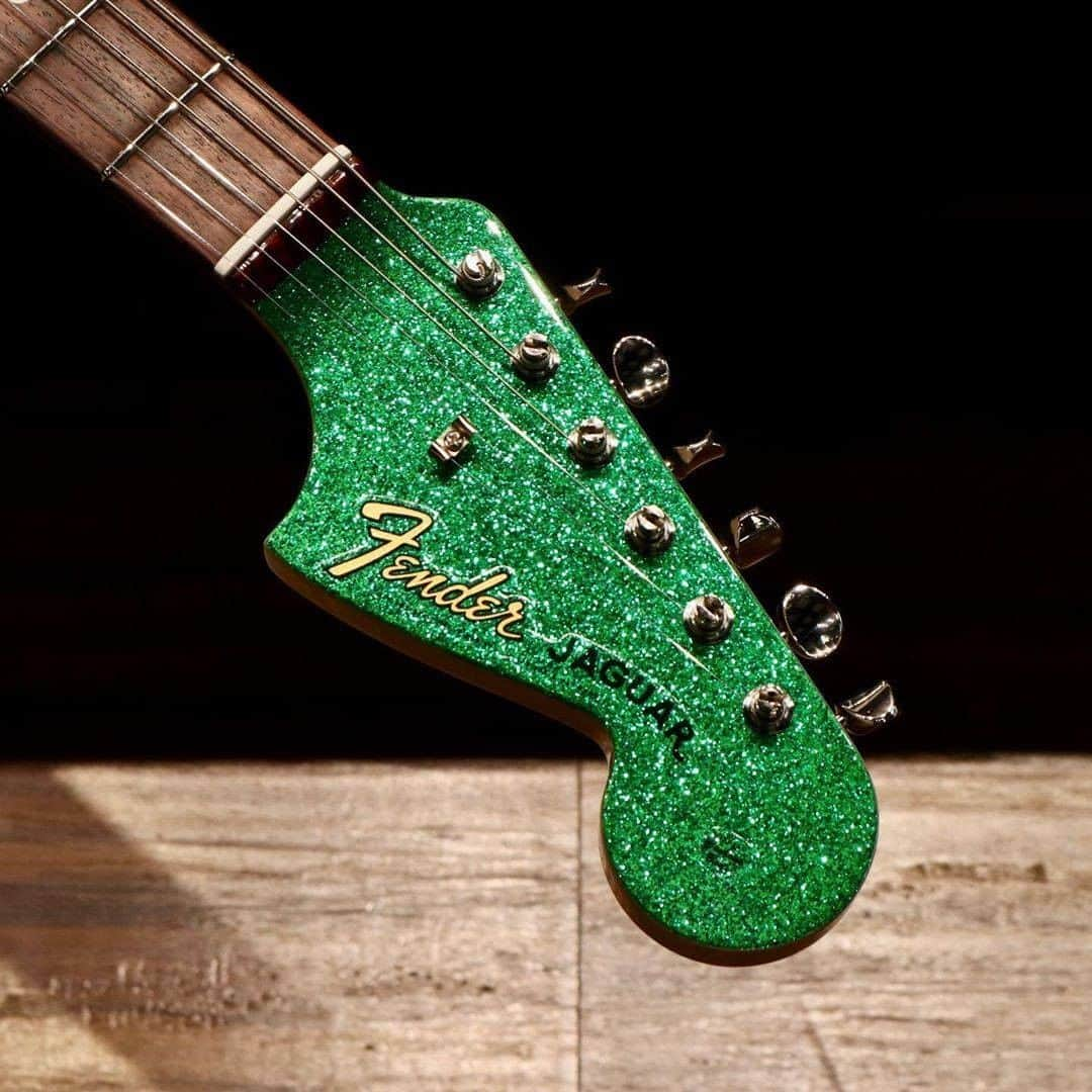 Fender Guitarさんのインスタグラム写真 - (Fender GuitarInstagram)「"Bored of Blonde Teles and 2-tone Strats? Try a Candy Green Sparkle ‘62 Jaguar with matching headstock to snap you out of it! There is the Mute if it’s a bit loud for your tastes ;) "  - Master Builder @thornguitars」10月13日 1時00分 - fender