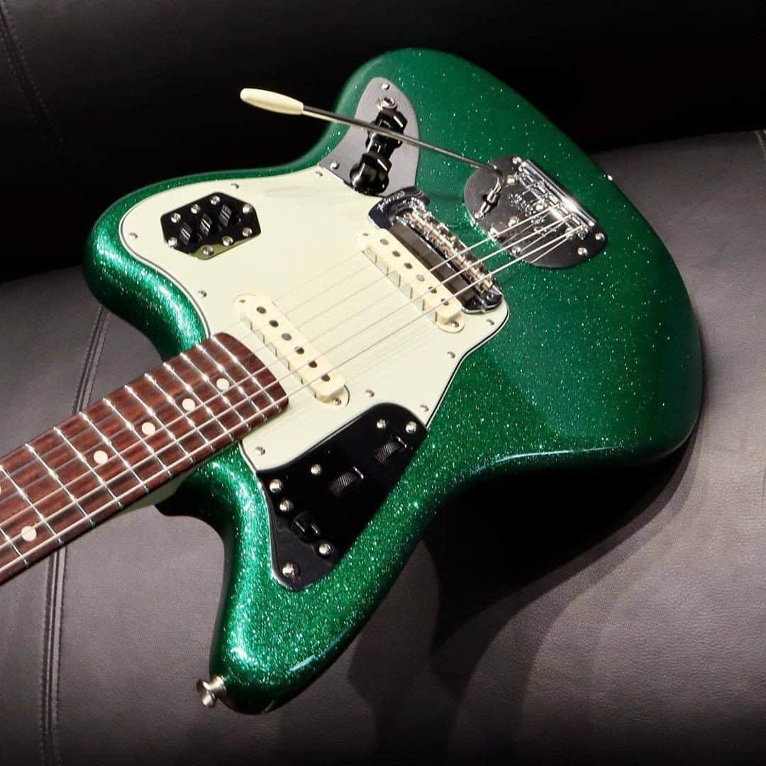 Fender Guitarさんのインスタグラム写真 - (Fender GuitarInstagram)「"Bored of Blonde Teles and 2-tone Strats? Try a Candy Green Sparkle ‘62 Jaguar with matching headstock to snap you out of it! There is the Mute if it’s a bit loud for your tastes ;) "  - Master Builder @thornguitars」10月13日 1時00分 - fender