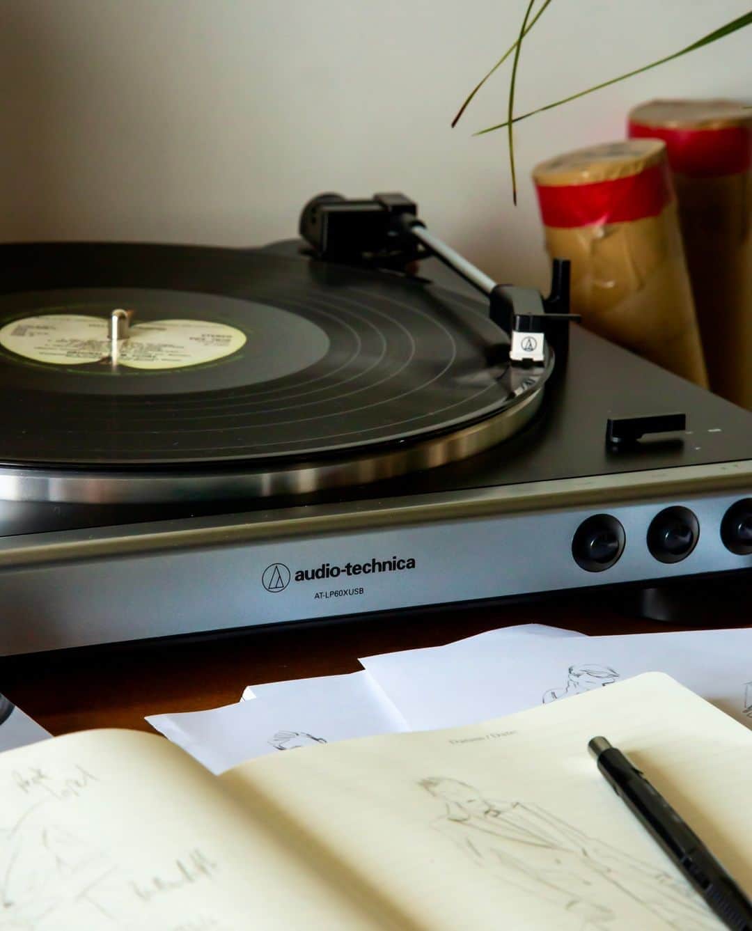 Audio-Technica USAさんのインスタグラム写真 - (Audio-Technica USAInstagram)「They say listening to music can help spark creativity. Get inspired by the warm sound of vinyl playing from our AT-LP60XUSB turntable. This affordable, easy-to-use record player is the perfect escape to discover artistry. Learn more in the link in our bio!⁠ .⁠ .⁠ .⁠ #AudioTechnica #ATLP60XUSB #LP60XUSB #Turntable #VinylJunkie #LP #Record #Vinyl」10月13日 1時02分 - audiotechnicausa