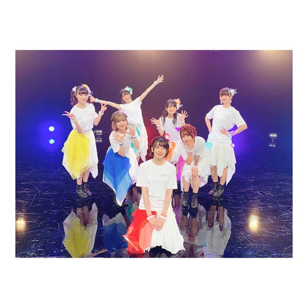 のインスタグラム：「. 2020.10.11 「Kleissis2周年記念 オンラインLIVE -Hang in there！-」 . . 無事終了しました！！！！ ありがとうございました☺️💛 . . 7人でのライブは1年ぶり。 ほんとこの日を待ってました。 みんなもお待たせ。 . . たくさん書きたいことあるんだけど 今お仕事休憩中なので、笑 またちゃんと振り返りますね！！ . . ほんと幸せだった。 みんなのありがとうと大好きがつまってた。感じたよ。 . . . アーカイブ配信は 今日12日の23時59分までとなっていますので、 まだ間に合います、、！！ たくさんの方にまだまだ見てほしい。 見返してもほしいです！ . URLはこちら↓ https://t.co/mLiz65uk3F?amp=1 . . . Kleissis大好きだなぁ。 素敵な時間をありがとうございました💛 . . . #Kleissis #クレイシス  #オンラインライブ #2周年」