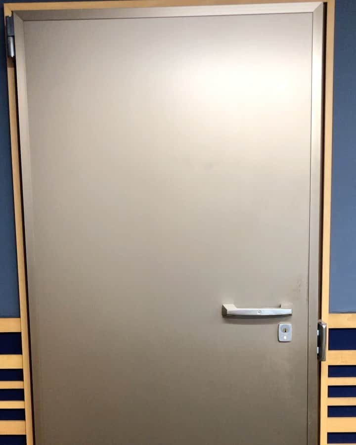 のインスタグラム：「今日も17時から生放送！！ FM愛知　EVENING STREET よろしくお願いいたします🙇‍♂️  名古屋は暑い！！ 昨日まで仙台にいて、雨&15度くらいで寒かったから、調子悪くなっちゃう！！😱  #fm愛知 #eveningstreet #ラジオ #生放送 #radiko #黒岩唯一」