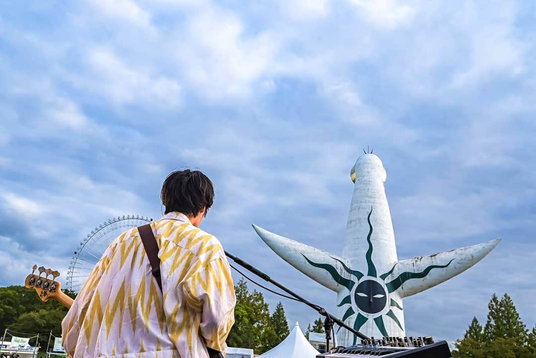 廣瀬臣吾さんのインスタグラム写真 - (廣瀬臣吾Instagram)「ここで音楽始めたときはこんなことができるとは思わんかったな。 ありがとう地元。  撮影 @hysmaco  #osakagenkipark  #太陽の塔」10月12日 16時20分 - shingoliannn