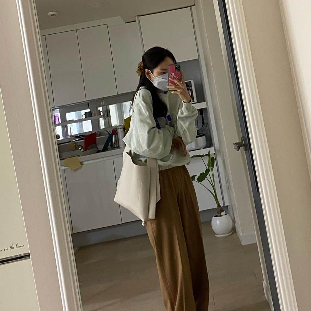 ウォン・ジナのインスタグラム：「쭈굴.」