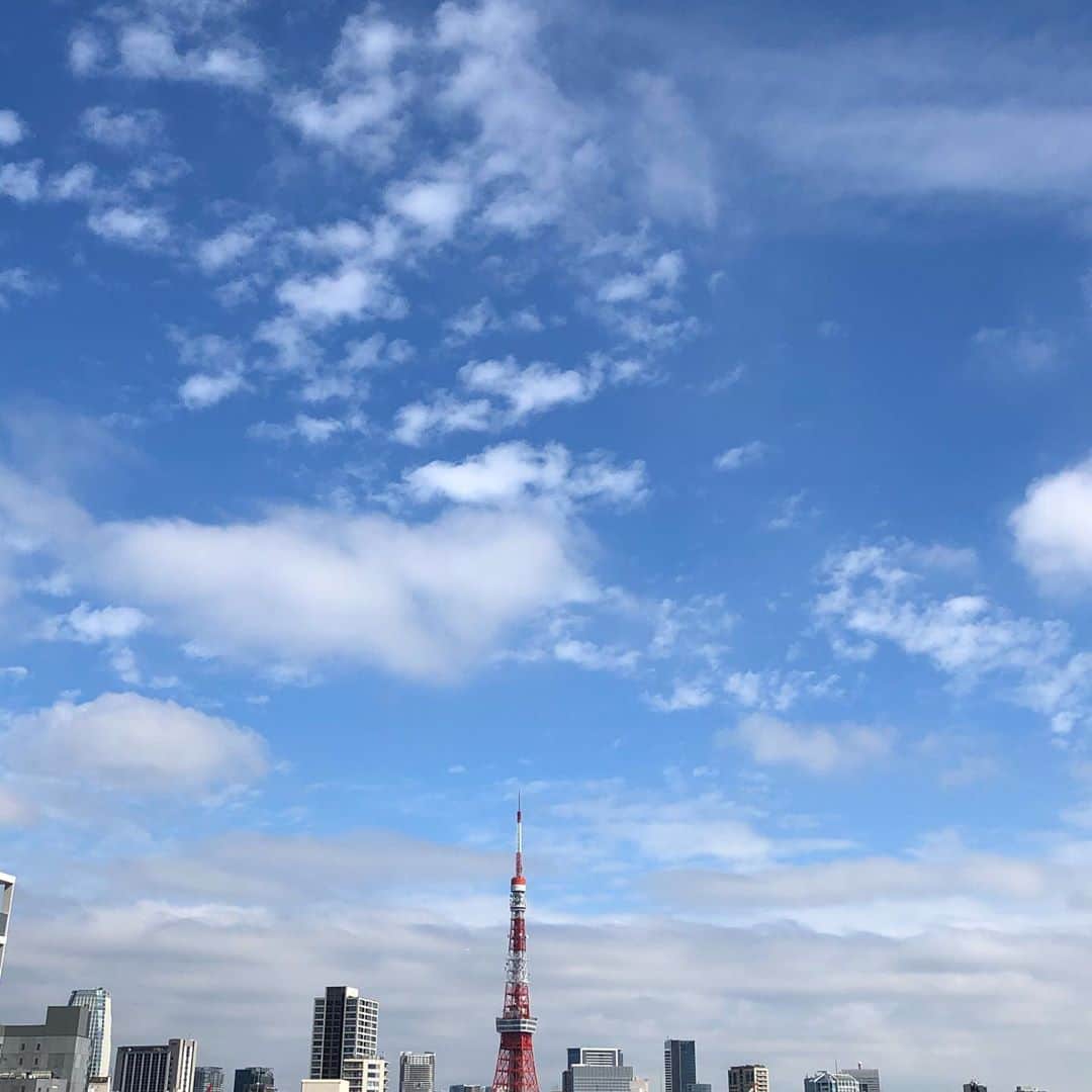 笛木優子のインスタグラム：「お久しぶりです。 私は元気です。  天気良し👍 最高。 今年も残りあと少し。 踏ん張っていきまっしょい😚」