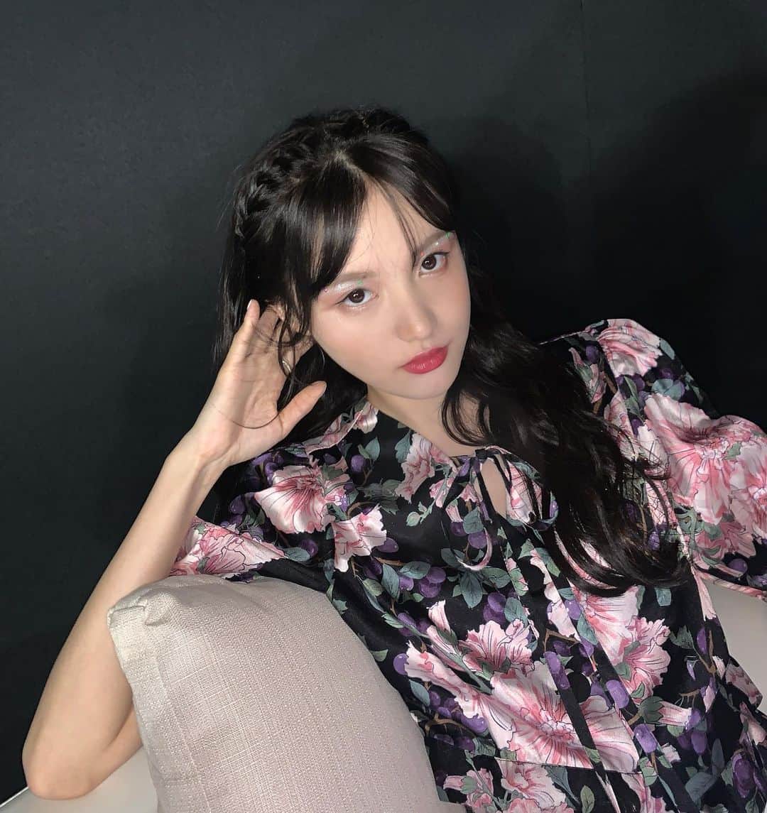 リン・シャオザイのインスタグラム：「💜Bronze Lucia 上海时装周  〰️感谢邀请〰️」