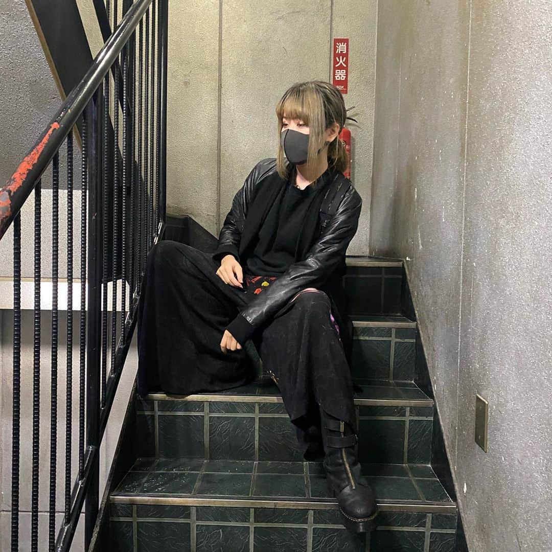 のインスタグラム：「ブラックコーデ . #たえりかコーデ  #ミス慶應　#ミス慶應2020 #ミス慶應No6  #お洒落さんと繋がりたい #おしゃれさんと繋がりたい #いいね返し #美男美女と繋がりたい #f4f #lfl #fff  #いいね返し#いいねした人全員フォローする#フォロバ100 #韓国好き #韓国好きな人と繋がりたい #オルチャン #オルチャンメディア #얼스타그램 #맞팔 #옷스타그램 #패션스타그램 #셀스타그램 #오오티디 #셀카좋아요반사 #instalike #selca #サロンモデル」