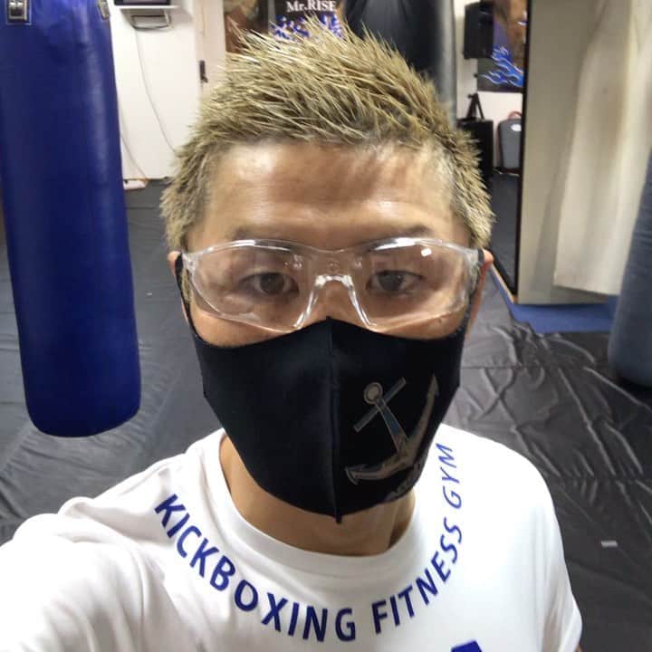 のインスタグラム：「本日より10/28（水）まで、夜の部もグループトレーニング制になります！  みんなで、一緒に鍛えていこう！  時間合わない人は、赤マットエリアでサンドバッグできます！  参加お待ちしてまーす！  #甲東園#宝塚#西宮#伊丹#キックボクシング#フィットネス#ダイエット#裕樹#ローキック#エクササイズ#ミットネス#体幹トレーニング#アンカージム#裕樹のローキック#朝活トレーニング#パーソナルトレーニング#ウエイトトレーニング」