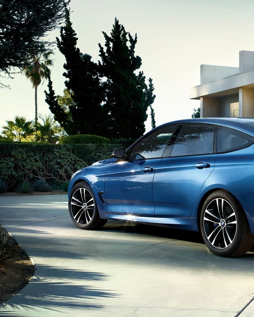 BMWのインスタグラム：「Turn your "what ifs" into stories.  The BMW 3 Series Gran Turismo.  #BMW #3Series」