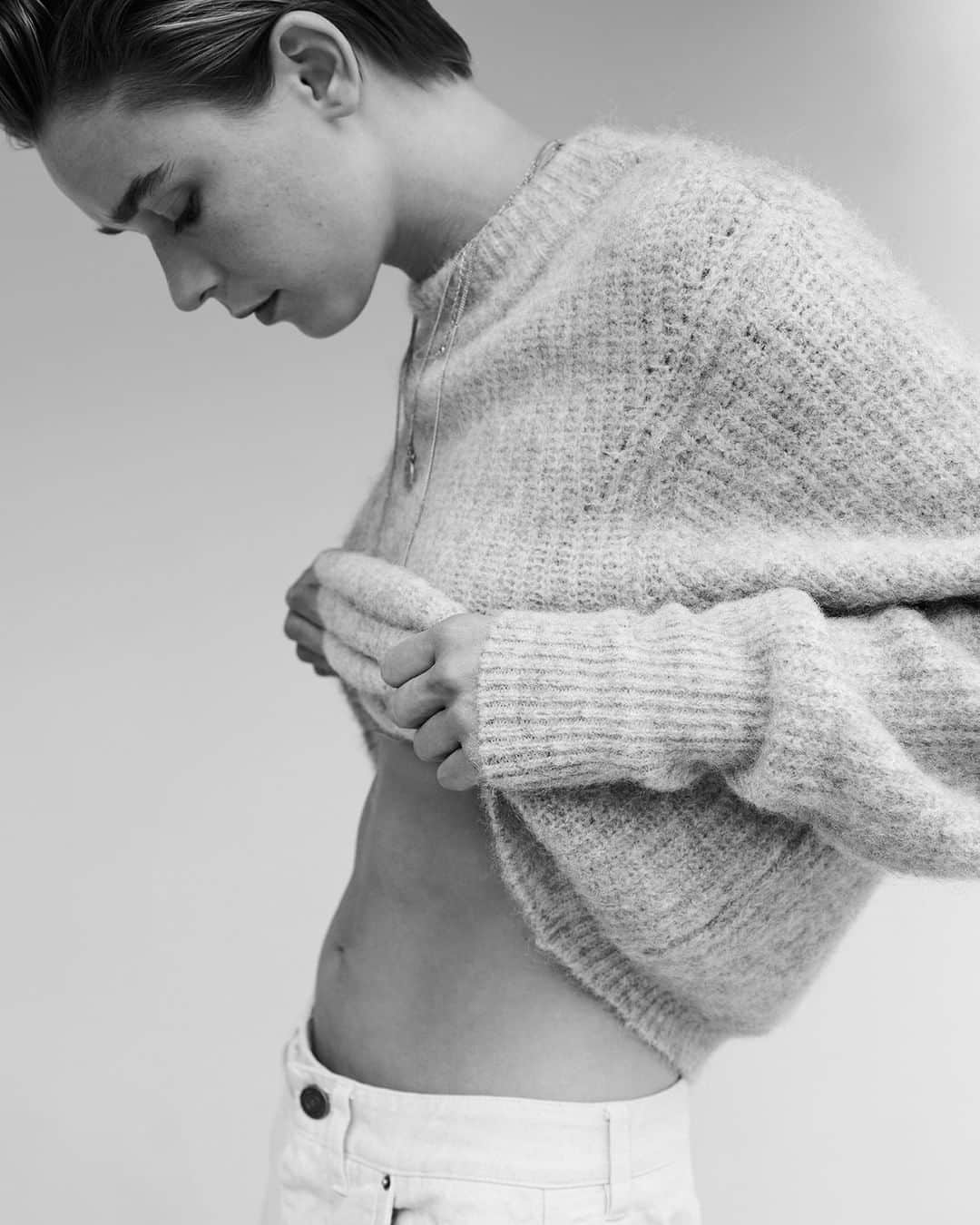 アメリカンビンテージのインスタグラム：「Our passion for fabrics and knitwear in particular becomes edgier than ever this Fall/Winter 2020/21. Moss stitch, stockinette stitch, bouclette, ribbing, stitches... This season, the combinations are endless! ___ #AmericanVintage #FW20 #womenswear」