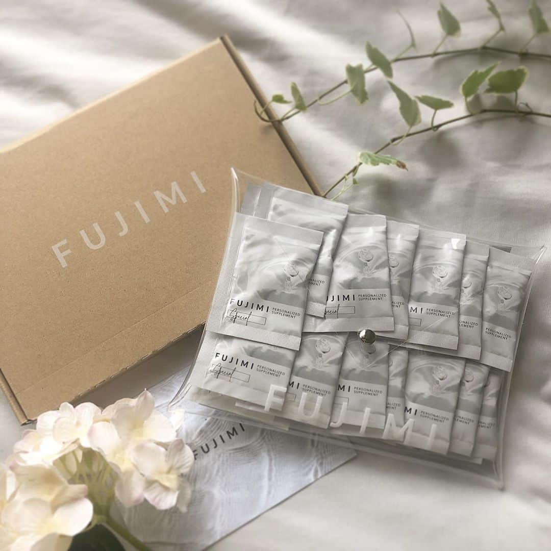 菊池かなこのインスタグラム：「. @fujimi_official の オードメイドサプリメント💊 . パッケージがクリアケースになって さらに可愛くなってた😍 . その時の肌状態に合わせて 自分にぴったりなサプリを処方してくれる 頼もしいサプリメント✨✨ . . . ୨୧┈┈┈┈┈┈┈┈┈┈┈┈┈┈┈┈┈୨୧ #pr#fujimi#パーソナライズサプリ #パーソナライズマスク#美容#サプリメント」