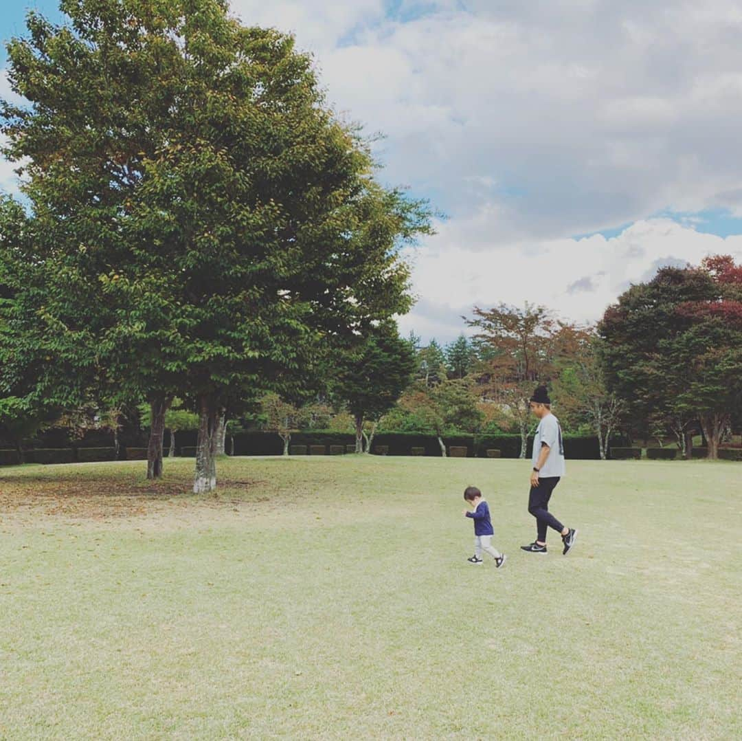 稲本潤一さんのインスタグラム写真 - (稲本潤一Instagram)「DAY OFF😌 #休日 #散歩 #恐竜 #しっかりビビってましたw #NIKE」10月12日 17時03分 - junichi_inamoto17