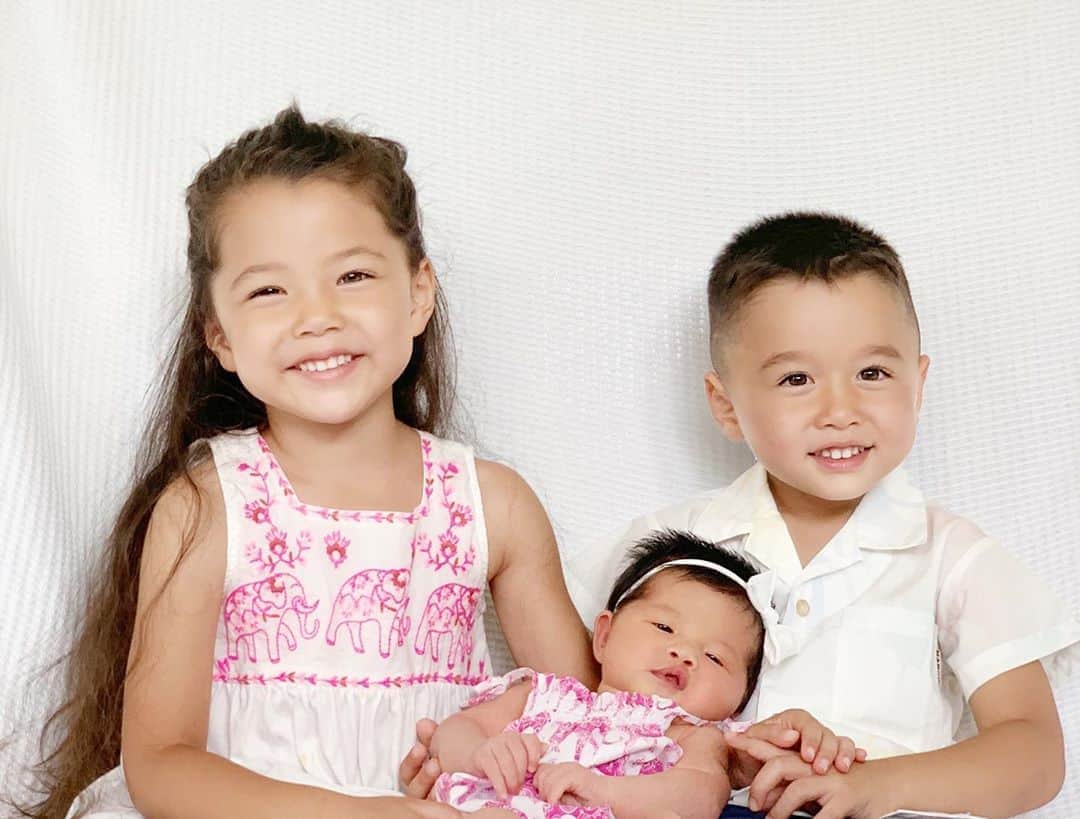 エリナ シルカのインスタグラム：「My three babies 👧👶👦💕」