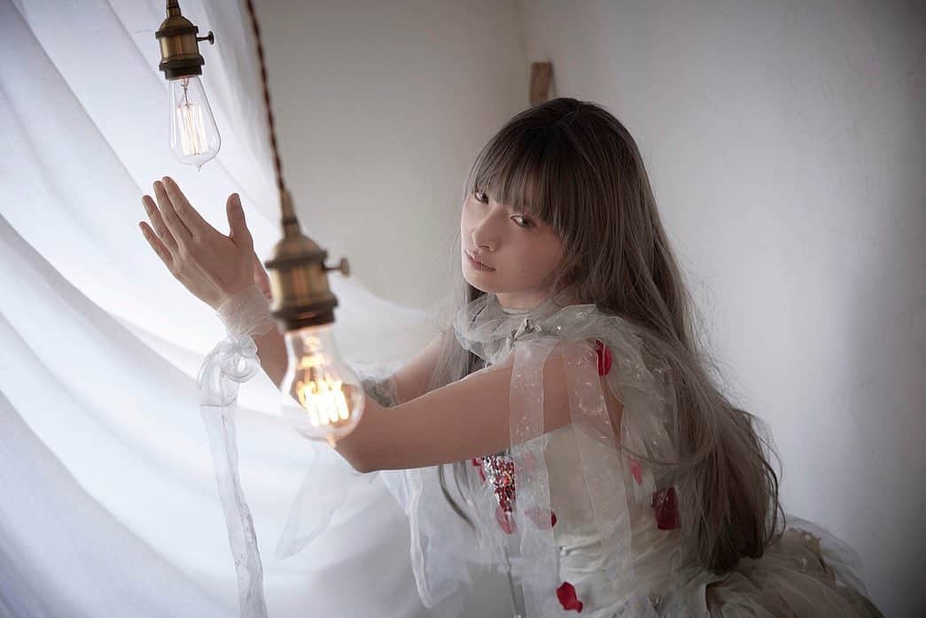 大西沙紀のインスタグラム：「『Regenerate』  📷  @photographernori  👗　@_miracreations  💄　@hm_ayumi   #アートにエールを東京プロジェクト #アートにエールを」