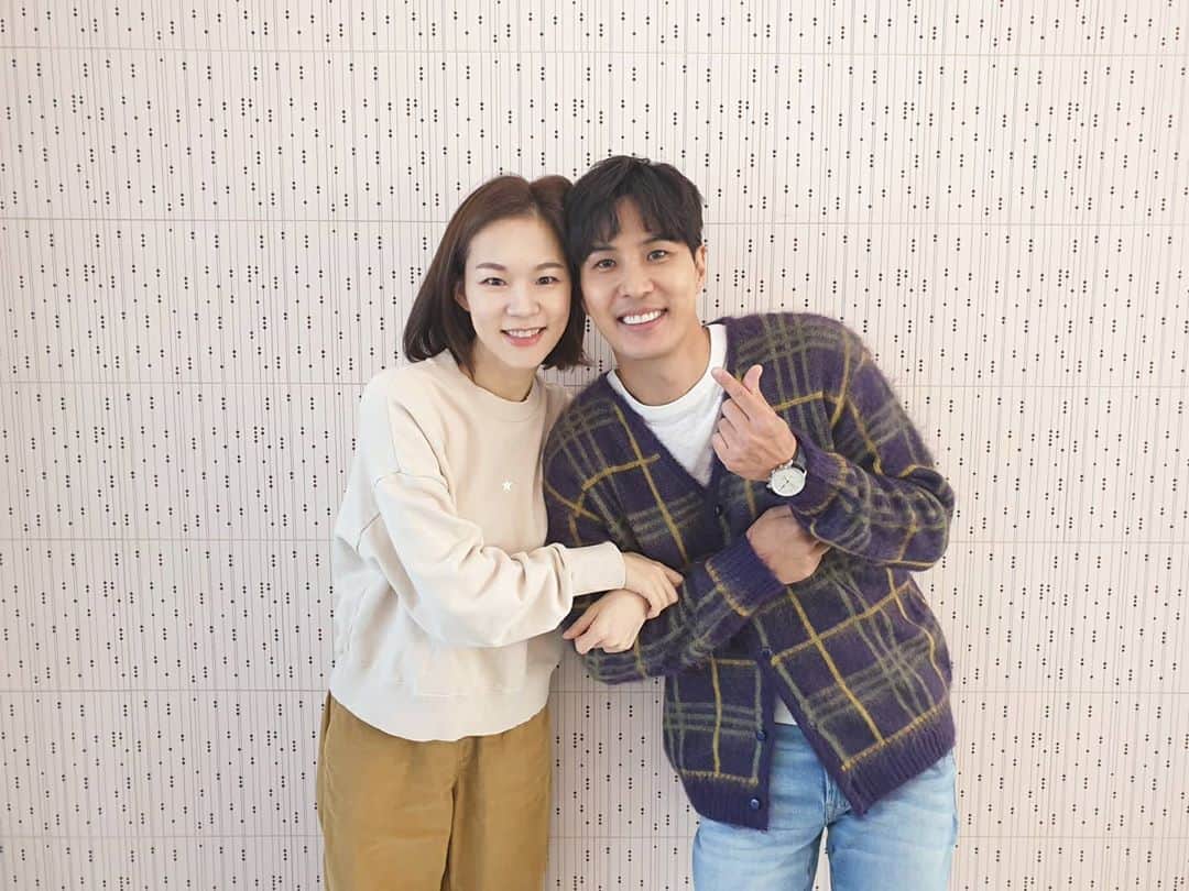 ハン・イェリのインスタグラム：「촬영하느냐 고생하는 차녀기 화이팅!! 멋진사람.」
