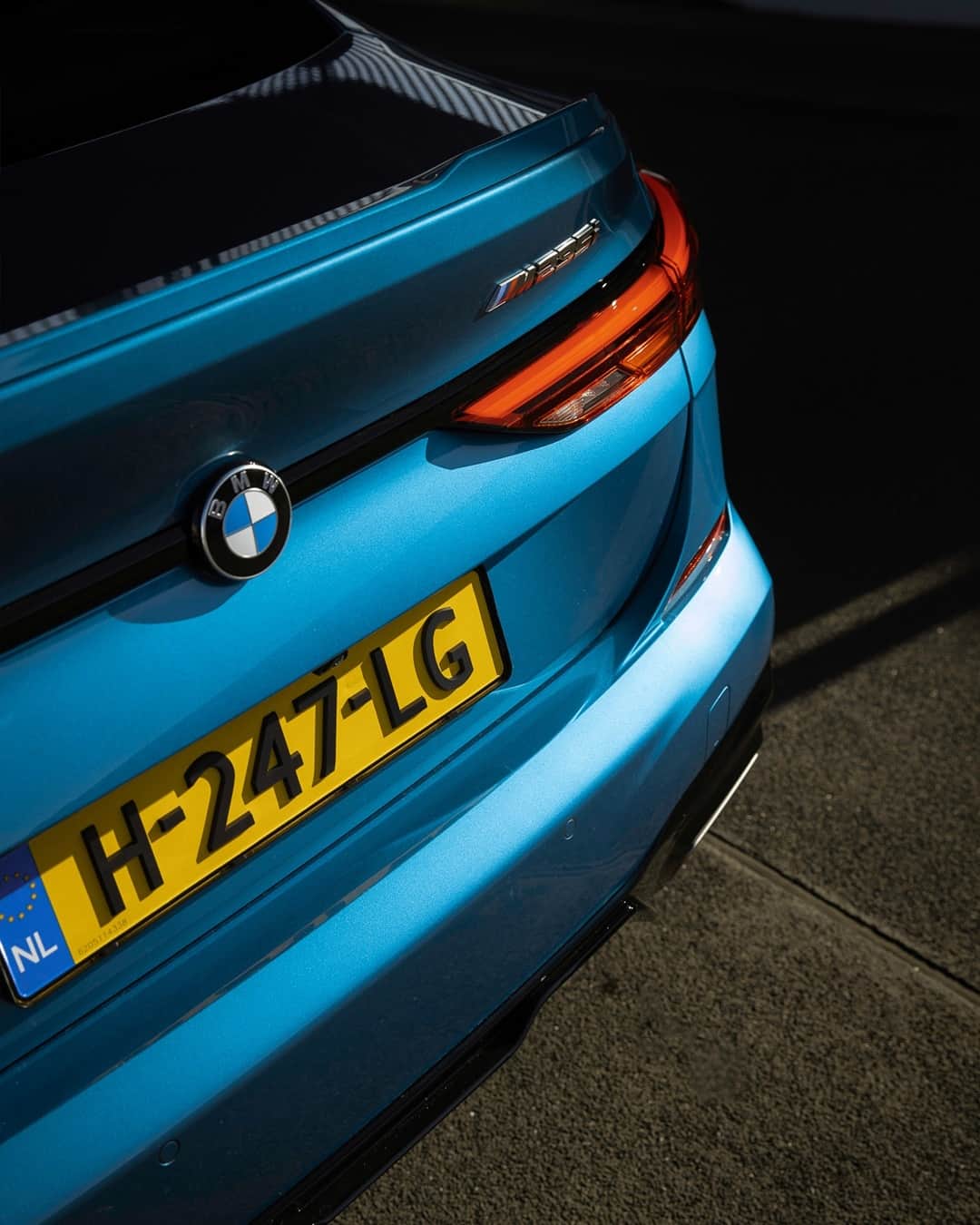 BMWさんのインスタグラム写真 - (BMWInstagram)「A serenade of the most pleasant kind.  The BMW 2 Series Gran Coupé. #THE2 #BMW #2Series @bmwnderland @ericvanvuuren __ BMW M235i xDrive Gran Coupé: Fuel consumption in l/100 km (combined): 7.1–6.7. CO2 emissions in g/km (combined): 162–153. Further information: www.bmw.com/disclaimer.  	 Acceleration (0-100 km/h): 4.9 s. Power: 225 kW, 306 hp, 450 Nm. Top speed (limited): 250 km/h.」10月12日 17時35分 - bmw