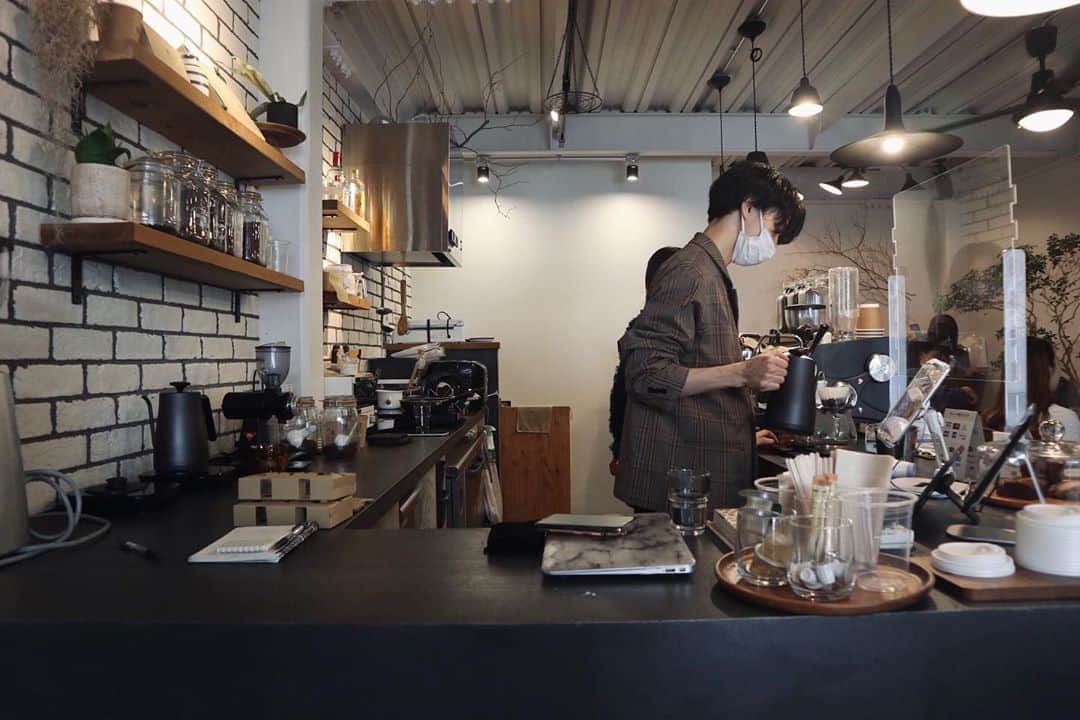 石井輝明さんのインスタグラム写真 - (石井輝明Instagram)「大阪、福島。 今日はルミネtheよしもとにて囲碁将棋さんとの漫才ライブです。 非常に楽しみです。 よろしくお願いします。  #pausecoffee #cafe #coffee #カフェ #喫茶店 #大阪カフェ #福島カフェ #カフェ芸人 #新ネタはウケるのか #はたまたスベるのか #こればっかりはわかりません #でもよろしくお願いします #だからよろしくお願いします」10月12日 17時47分 - comandanteishii
