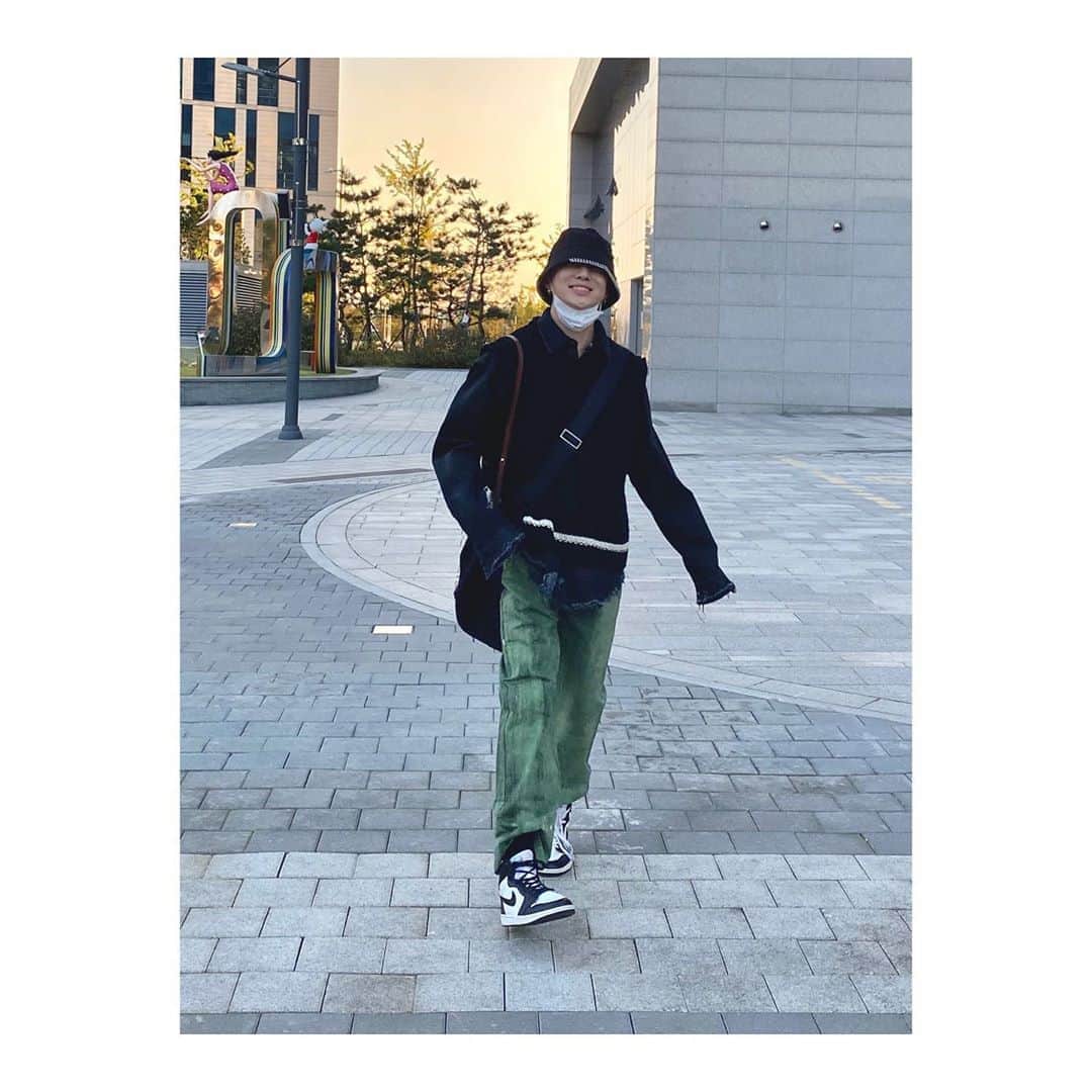 カン・スンユンさんのインスタグラム写真 - (カン・スンユンInstagram)「싄나는 월요일🎶 with @plac_official bag #광고모델」10月12日 17時53分 - w_n_r00