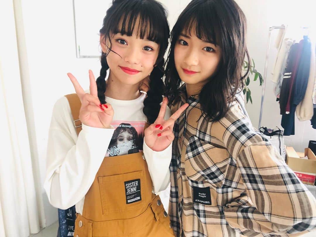 ニコ☆プチのインスタグラム：「💓🔥 レイヨの「レ」と ミウの「ミ」で レミレミコンビ~~🧏‍♀️🎶 . . この写真カップルみある🤔💘 #松本麗世  #和田美羽」