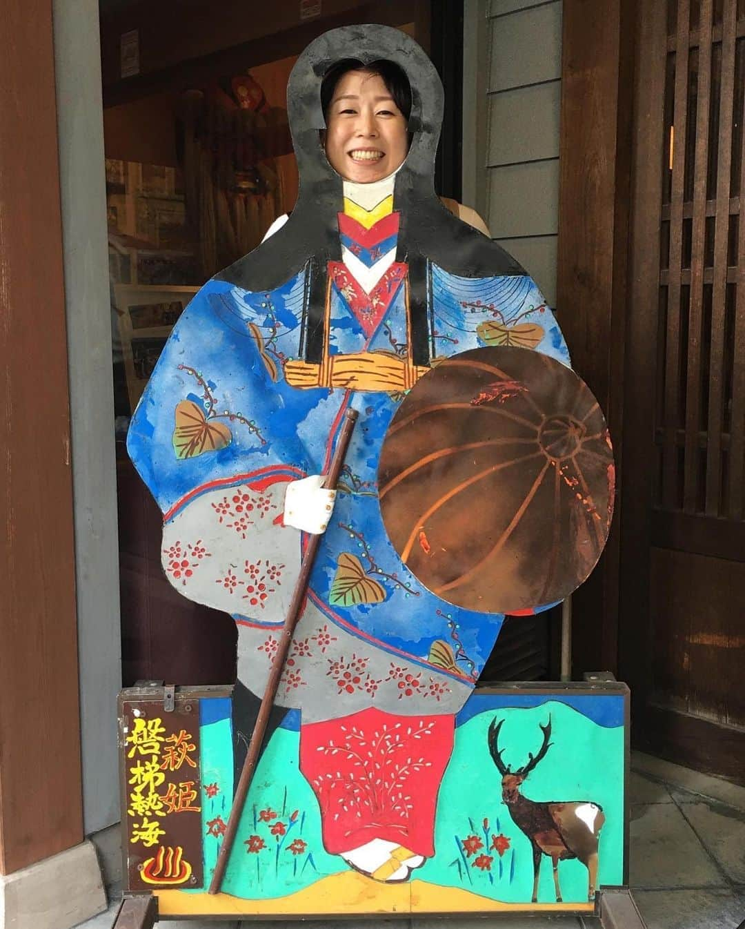 Rediscover Fukushimaさんのインスタグラム写真 - (Rediscover FukushimaInstagram)「“The Legend of Hagihime” 👸🏻   800 years ago there was a beautiful princess in Kyoto named Hagihime who suffered an incurable disease. 🤒   One day she was told that if she soaks in the 500th river northeast of the capital, then her illness would be cured. ✨   Upon hearing this, Hagihime headed northeast to the Touhoku region of Japan. 🏃🏻‍♀️   After a long journey, she arrived at the Bandai-Atami Onsen, the location of the 500th river. 🥰  Upon bathing in the hot springs, her illness was completely cured. ✨😆✨   This legend has been passed down since ancient times, making Bandai Atami widely known as a beautifying and healing natural onsen.🌀✨💕   Today was a cold and rainy autumn day, so the waters certainly made me feel more energetic. 😆✨   ...But I’m not sure if my feet got any more beautiful.. I think they need to soak a bit longer! 😅  Nearby there is a small museum where there is a picture taking stand made by a local craftsman. ☺️  The last picture is the modern adaptation of Hagihime, Hagi-Chan created by a famous Japanese artist: Coffee Kizoku.   Who do you prefer? Classic Hagihime or modern Hagi-chan? 🧐  #CoffeeKizoku #東京カメラ部 #onsen #footbath #mineralwater #hotsprings #BandaiAtami #FukushimaTravel #Fukushima #Japan #JapanTravel #Japantrip  #travelpics」10月12日 17時59分 - rediscoverfukushima