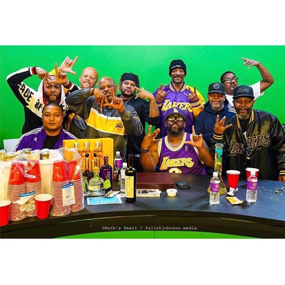 スヌープ・ドッグさんのインスタグラム写真 - (スヌープ・ドッグInstagram)「Gang. Gang 🏀🏆✨✨✨🍾🍾🍾👊🏾」10月12日 18時00分 - snoopdogg