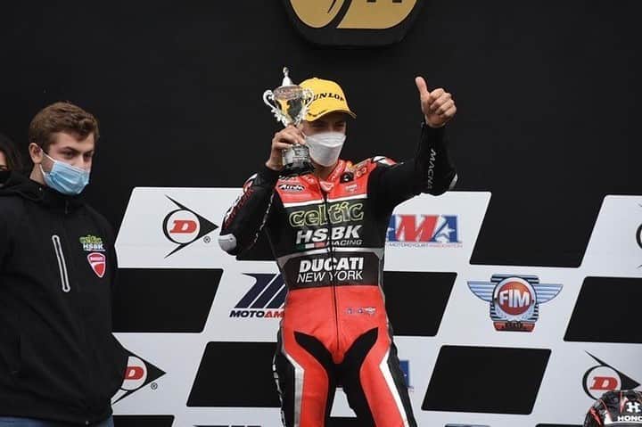 Ducati Japanさんのインスタグラム写真 - (Ducati JapanInstagram)「アメリカのロードレース選手権/モトアメリカでも快挙。  週末に行われたインディアナポリスでのトリプルヘッダーのレース2で、ロレンツォ・ザネッティが駆るパニガーレV4Rが優勝。アメリカのロードレース選手権で2010年以来となる、そしてモトアメリカとしては初めてのドゥカティ優勝となりました。  今回のレースは急遽ドゥカティ・コルセがモトアメリカ仕様のV4Rと2人のメカニックを投入。ドゥカティ・コルセは2006年以来のアメリカ進出となりました。  #ドゥカティいいじゃん ＃パニガーレV4 #ForzaDucati」10月12日 18時01分 - ducatijapan