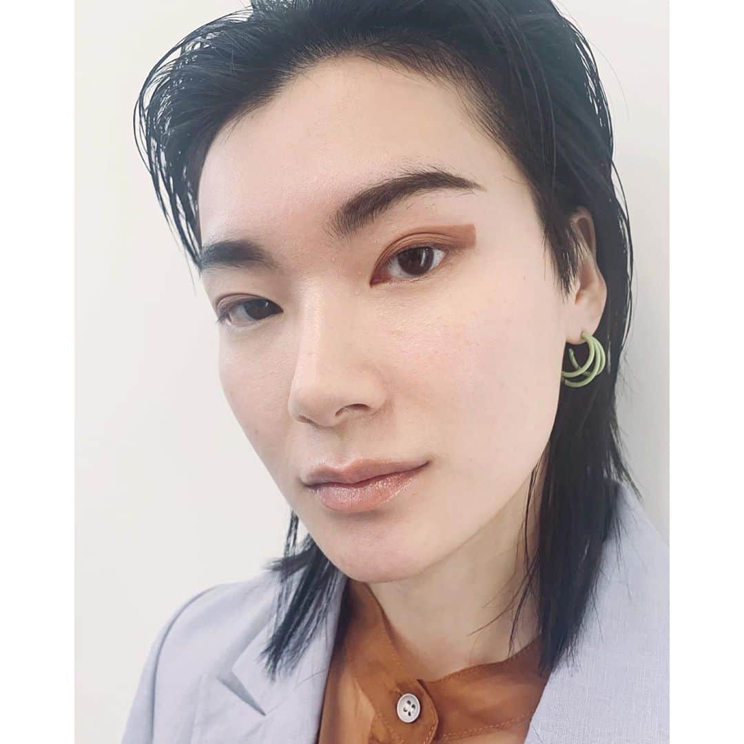 のインスタグラム：「URA chan🤍 このメイク今も好き🤎」