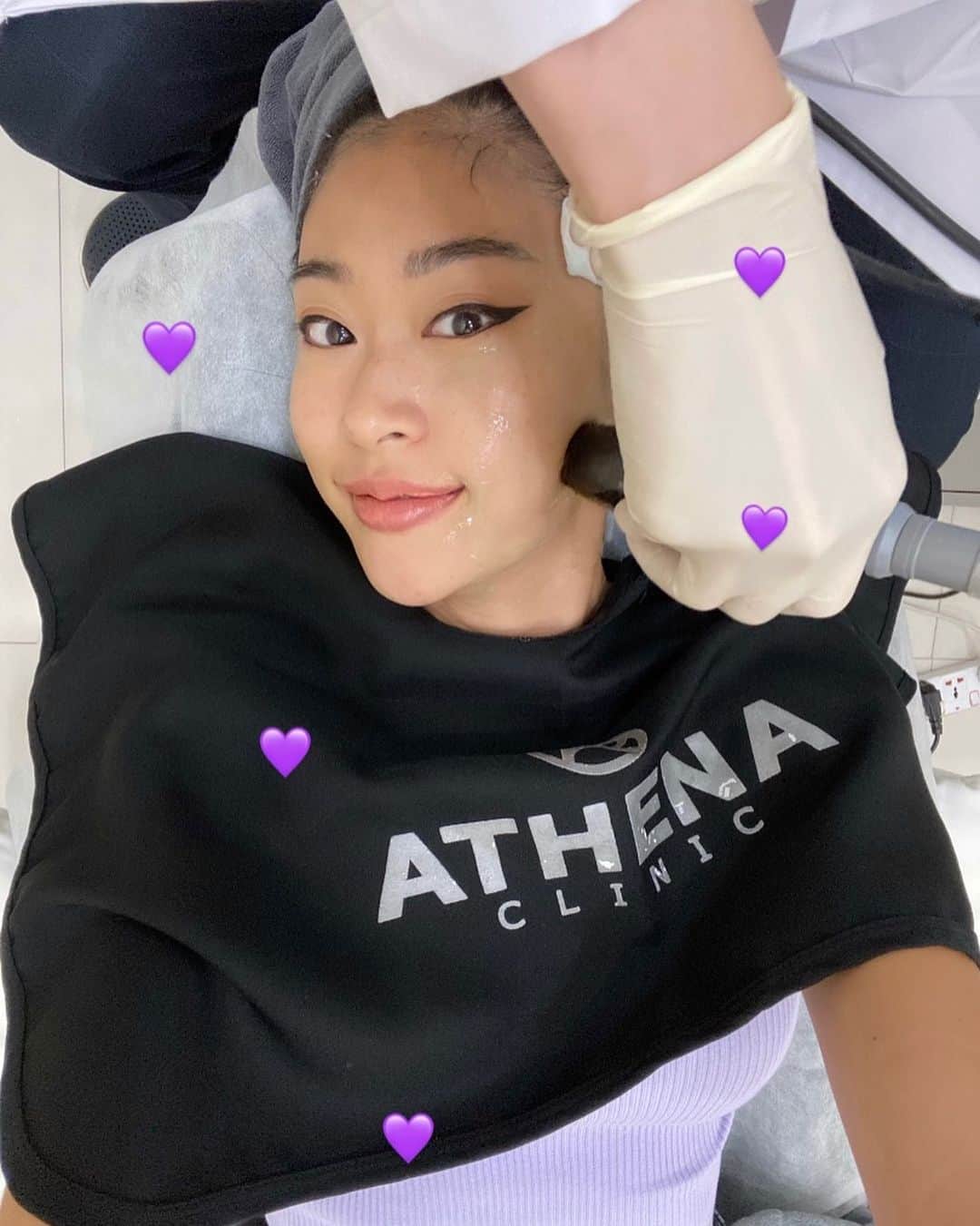 イプシー・キーラティさんのインスタグラム写真 - (イプシー・キーラティInstagram)「มีเวลามาดูแลผิวหน้าหน่อย~ 🤍 เติมวิตามินผิว Hifu ปรับรูปหน้า มาให้ที่นี่ดูแลตลอดเลยค้าบบ 😊🤟🏽 @athenaclinic 💜💜」10月12日 18時22分 - gypsykeerati