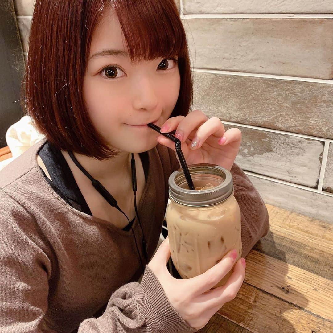小倉月奏のインスタグラム：「❤︎ ・ ・ ESPRESSO D WORKS ・ 少しお高めだったけど、 ガトーショコラの上のアイスが まんまるすぎてかわいかった☕️☁️ ・ ・ #shibuya #espressodworks  #渋谷 #渋谷カフェ #ガトーショコラ #アイス #チャイティーラテ」