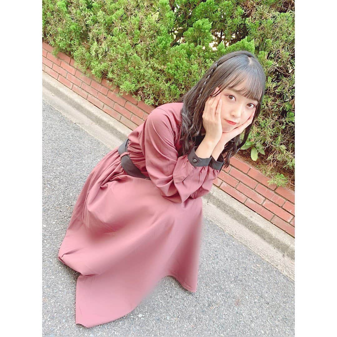 石田みなみさんのインスタグラム写真 - (石田みなみInstagram)「10月11日の22歳のお誕生日の日が﻿ お話し会だったので、落ち着いた雰囲気の﻿ 色味と髪形をしました☺️﻿ ﻿ #STU48 #charmingtrip #idol #アイドル﻿ #Stucharmingtrip #石田みなみ　﻿ #emsexcite #バイカラー #シャツワンピース #ヘアアレンジ #みつあみアレンジ」10月12日 18時35分 - ishida.minami_373