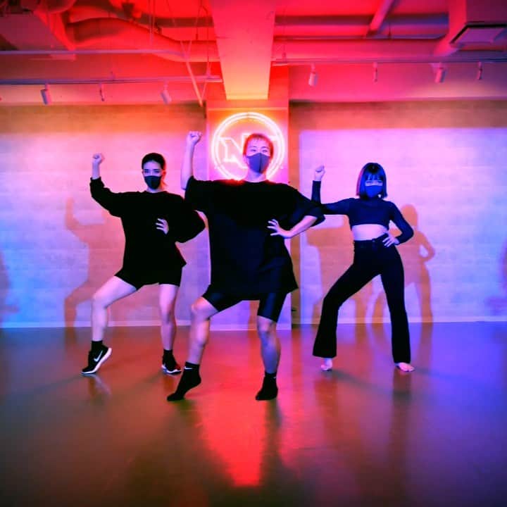 のインスタグラム：「@major_dancestudio   🕸♪music♪🕸 @billieeilish #buryafriend   🔥dancer🔥 @_noguchiho___ @anju.124   #choreographer #avecoo #dance #jazzfunk #billieeilish #japan #tokyo #majordancestudio #ダンス」
