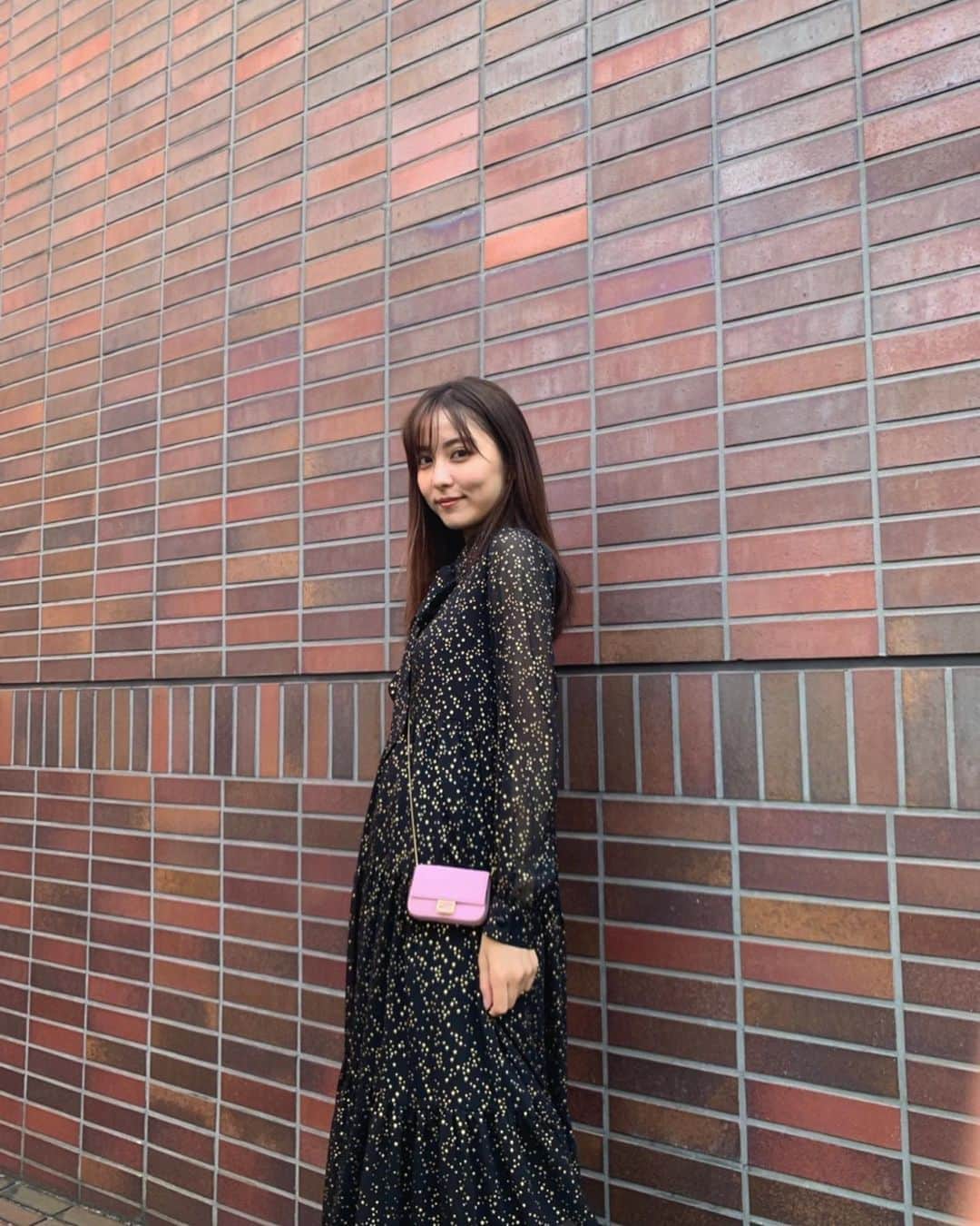 石川恋さんのインスタグラム写真 - (石川恋Instagram)「#FENDI × Maison Francis Kurkdjian 💗🖤 レザーからふわっと香る香水のおかげで、持ち歩いているだけでHAPPYな気分になれる。 Thanks @fendi 🌹 #FendiFrenesiaBaguette #FendiBaguette」10月12日 18時40分 - ren_ishikawa