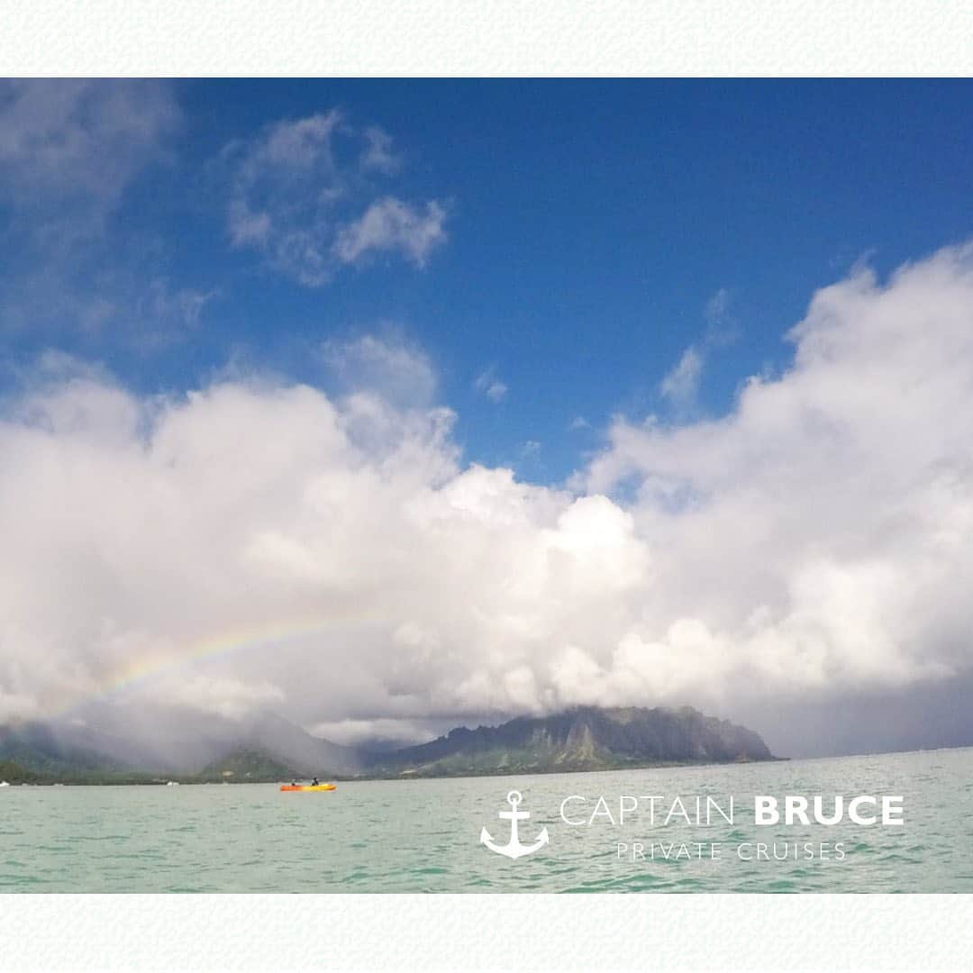 Luxury Cruise by Captain Bruceさんのインスタグラム写真 - (Luxury Cruise by Captain BruceInstagram)「通り雨🌈⁠⠀ ⁠⠀ ⁠⠀ #captainbruce #kaneohesandbar #hawaii #oahu #vacation #kamaaina #ahuolaka #ahuihou #alohastate #island #aloha #havealohawilltravel #hawaiiinstagram #rainbow #キャプテンブルース #天国の海ツアー #天国の海 #サンドバーツアー #アフオラカ #虹 #オアフ島 #絶景 #ハワイ」10月12日 18時52分 - cptbruce_hi